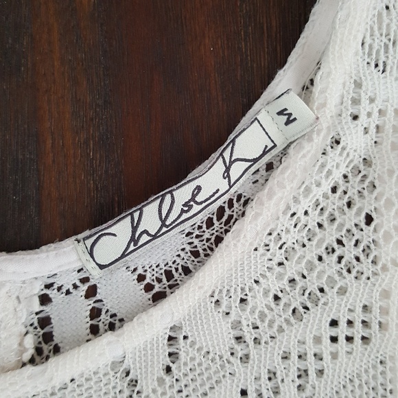 CHLOE K sleeveless lace crop top floral design - Picture 2 of 5